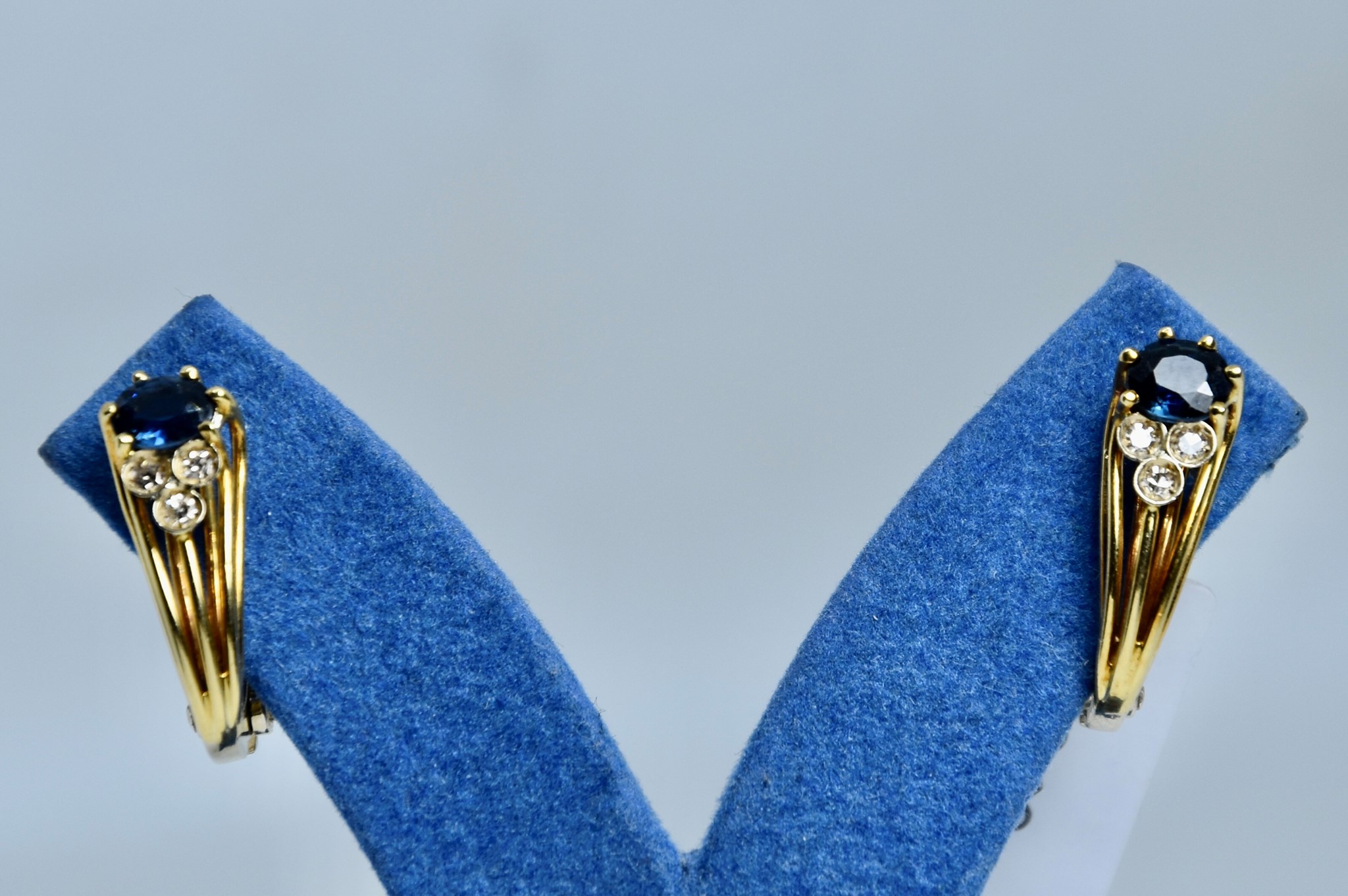 Immagine di ORECCHINI ZAFFIRO E DIAMANTI